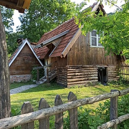 Bungalov Cozy Una Kulen Vakuf Bagian luar foto